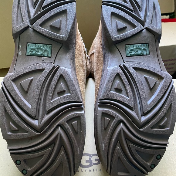 Classic women’s short Ugg boots - Picture 3 of 4